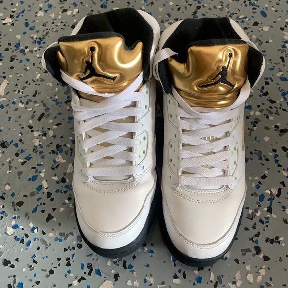 Boys Air Jordan’s 5 white and gold - Picture 2 of 5